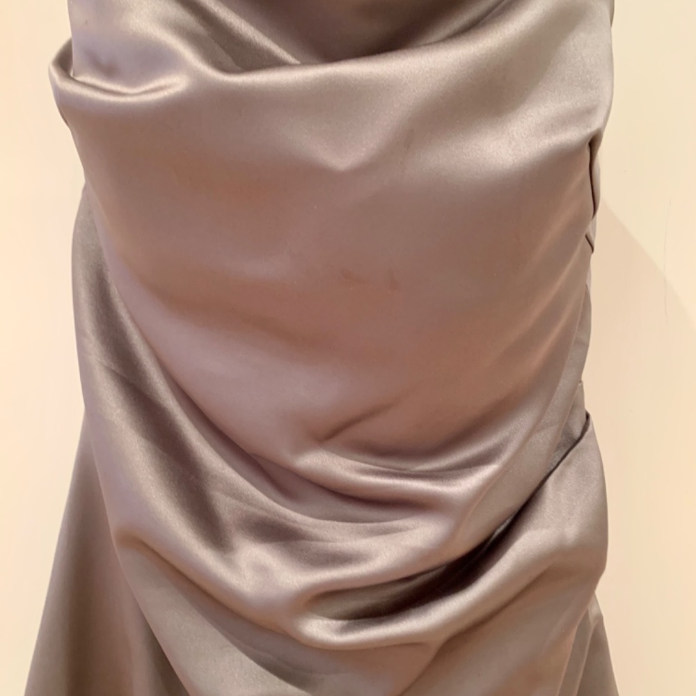 Vera Wang 100% silk floor length strapless Gown (size 8-10) for weddings